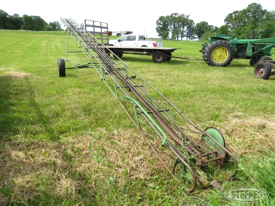 John Deere Bale Handling