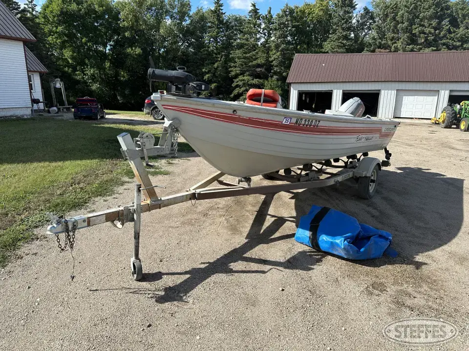 1991 Crestliner Fish Hawk DLX Boat