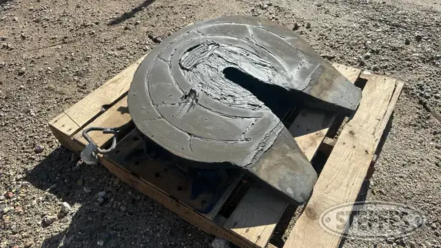 Holland 5th wheel plate