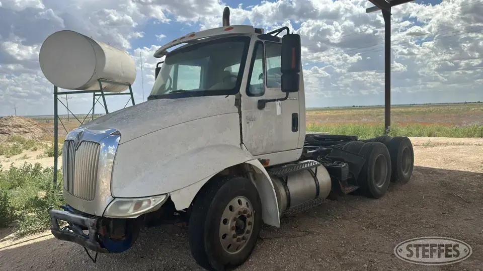 2004 International 8600 Conventional Truck without Sleeper