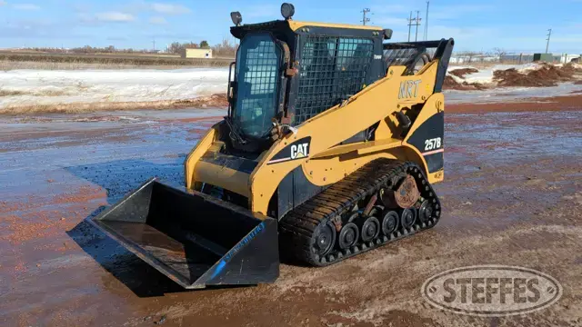 2005 CAT 257B