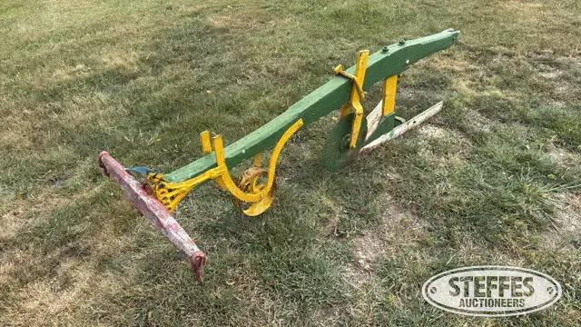 Horse drawn 1-bottom plow