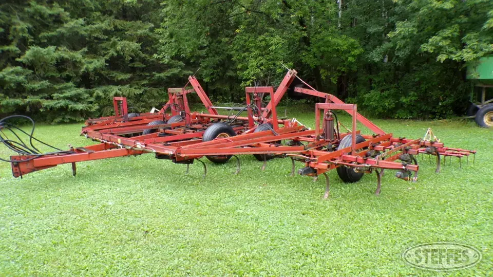 International 4500 Field Cultivator