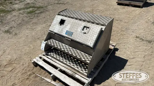 Merritt saddle box