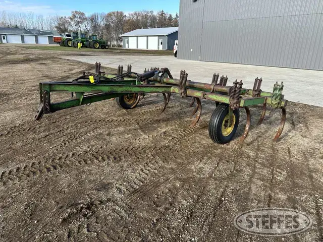 John Deere 100