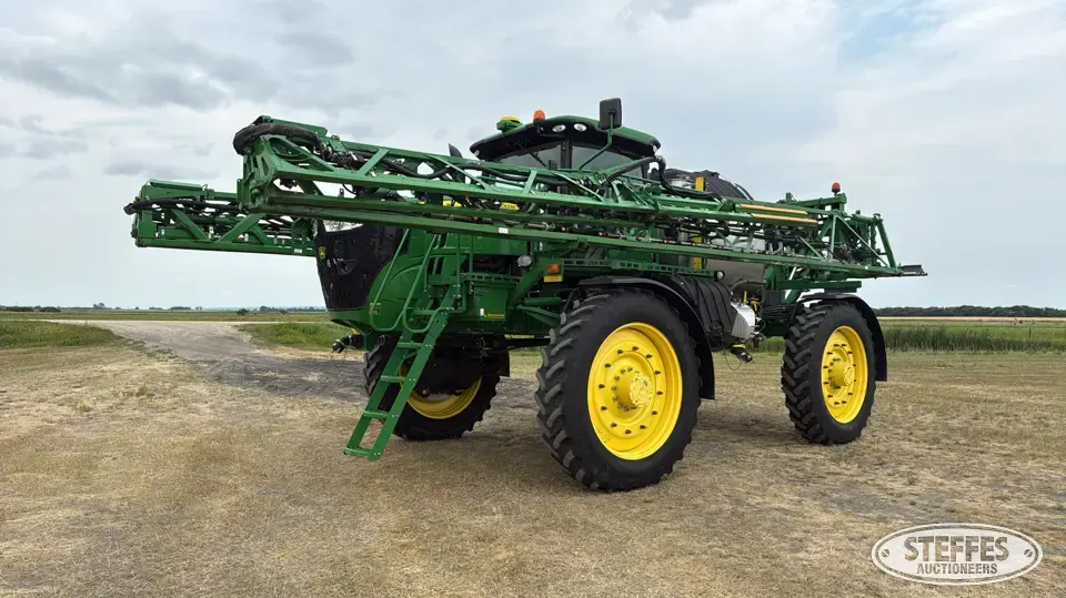 2015 John Deere R4045 Self-Propelled Sprayer