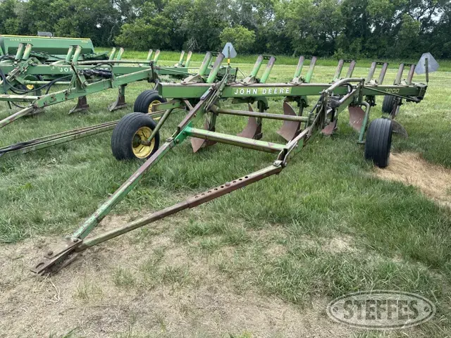 John Deere 3200