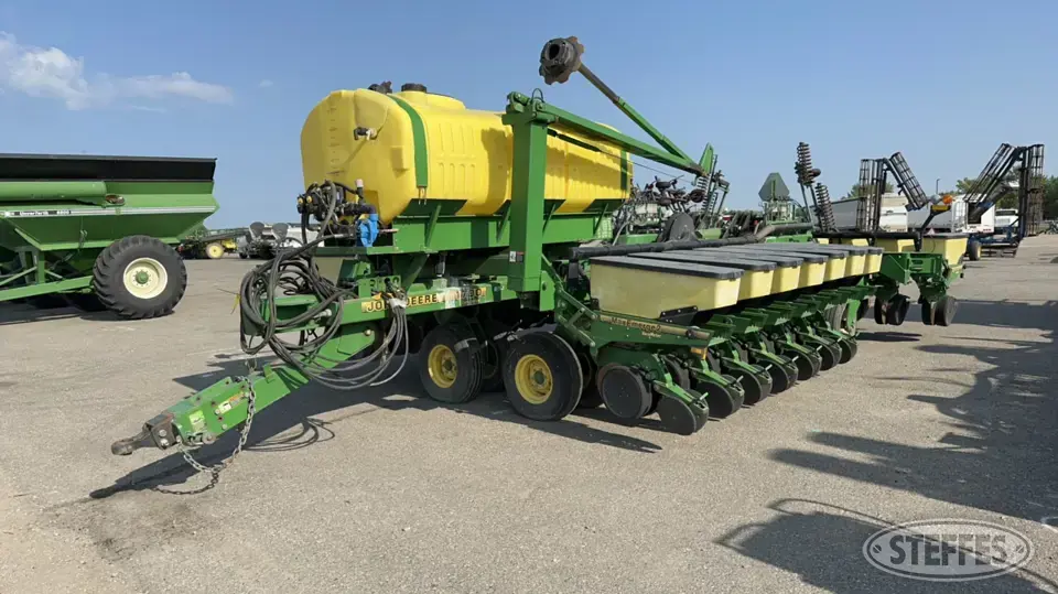 1997 John Deere 1780 12 or More Row Planter