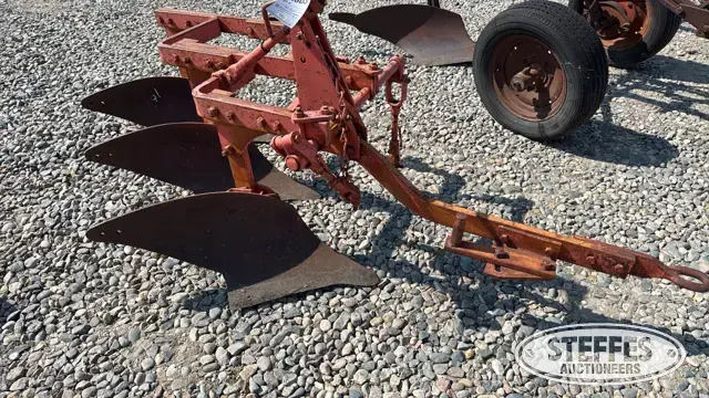 Minneapolis Moline 3-bottom plow