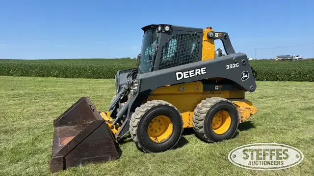 2017 Deere 332G