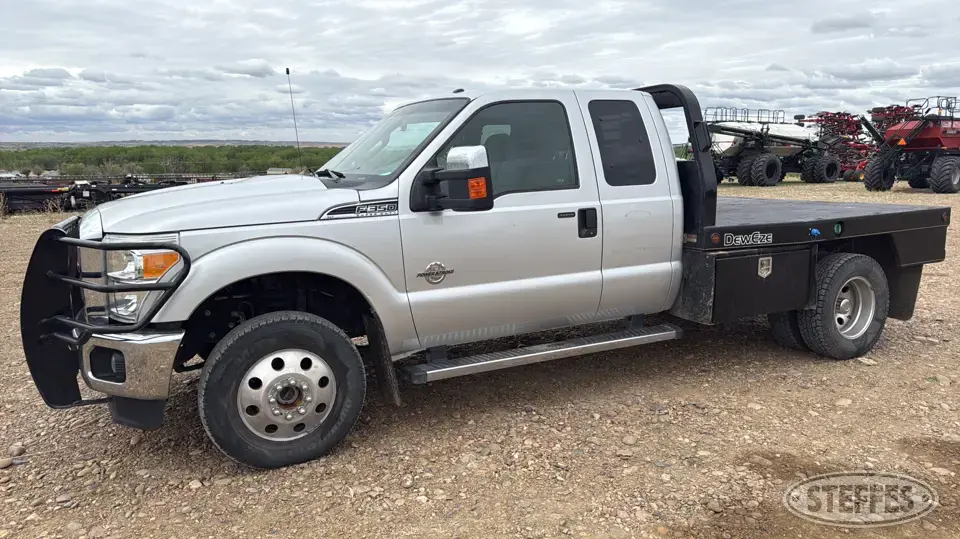 2013 Ford F-350 XLT Flatbed Truck