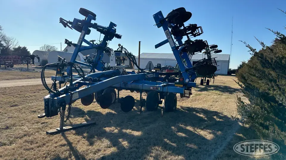 DMI 5310 Nutri-Placr Strip Tillage