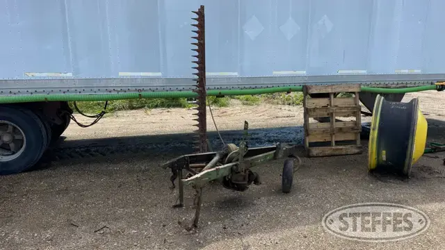 John Deere 8