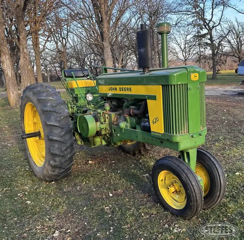 1958 John Deere 620 Collectible Tractor