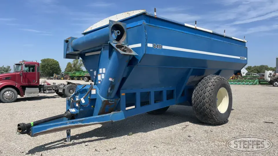 Kinze 840 Grain Cart