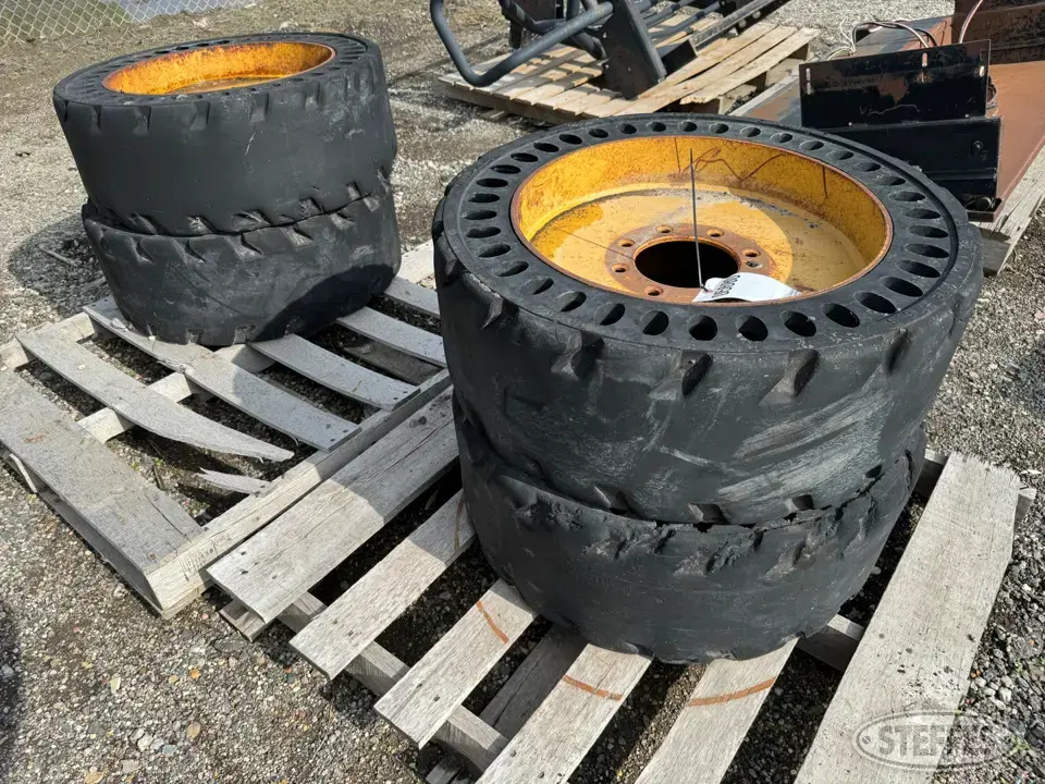 Caterpillar Flex Port solid skid steer tires Tractor-Implement Tire