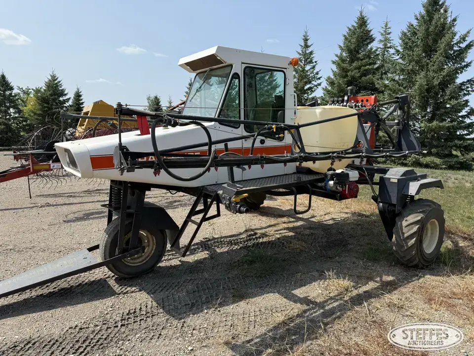 1985 Melroe 220 Spra-Coupe Self-Propelled Sprayer