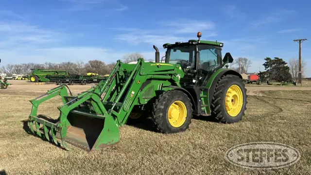 2016 John Deere 6155R