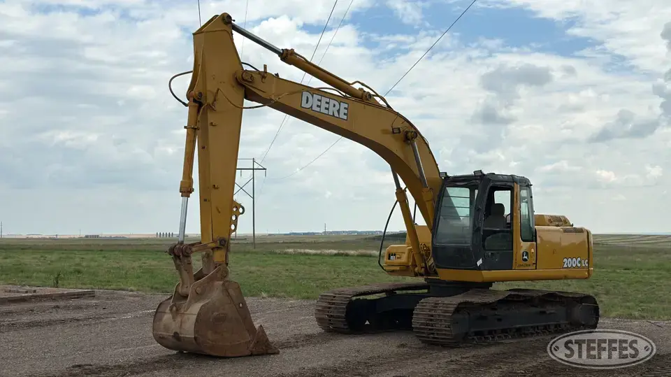 2005 Deere 200C LC Excavator