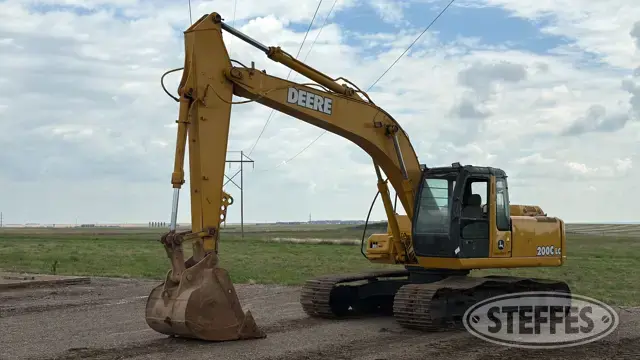 2005 Deere 200C LC