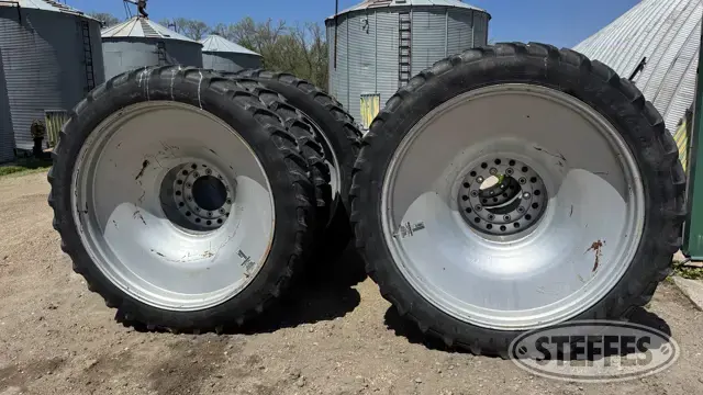 (4) Agri Max RT 955 270/95R54 tires