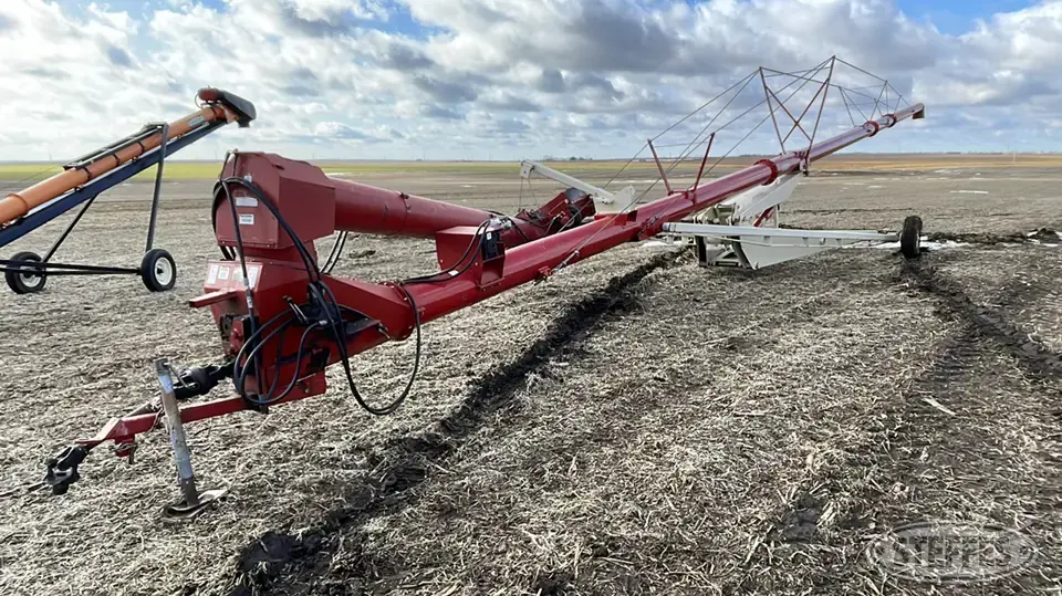 Farm King 1385 Swing Hopper Auger
