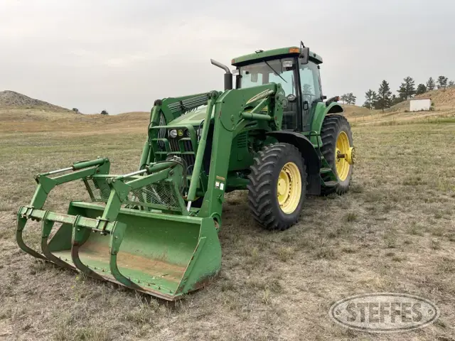 2004 John Deere 7820