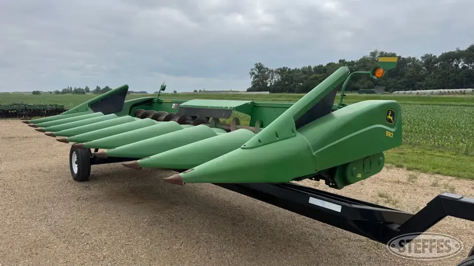 2002 John Deere 893 Corn Head