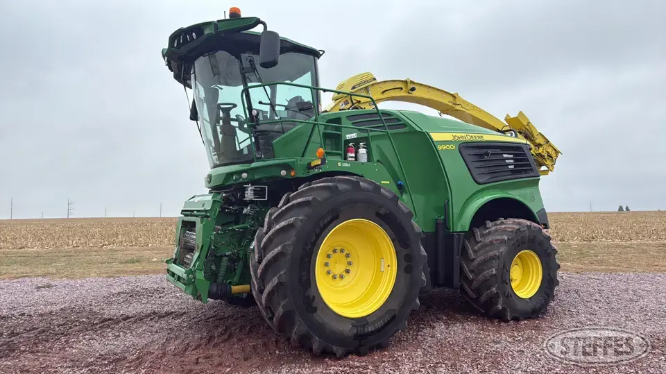2022 John Deere 9900i Self-Propelled Harvester