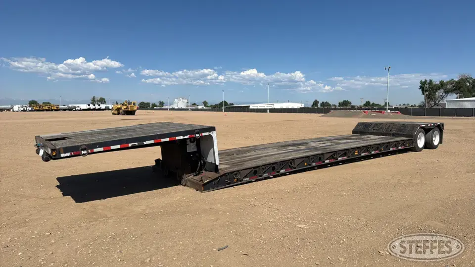 2013 Fontaine Renegade LX40 Lowboy Trailer