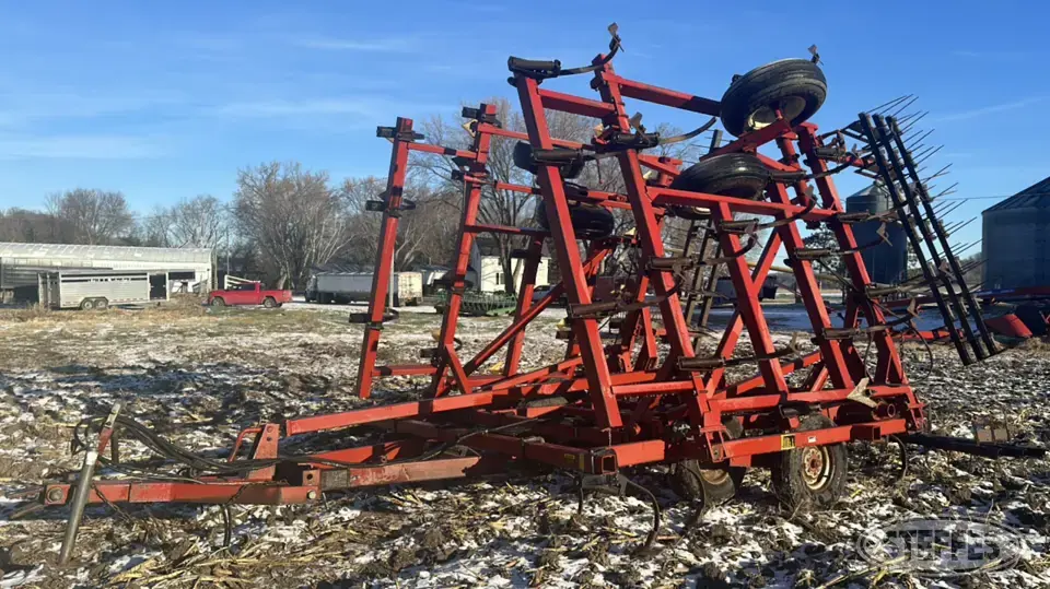 Case IH 4300 Field Cultivator