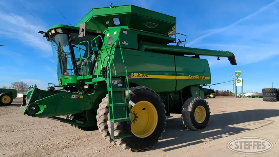 2003 John Deere 9650 Combine