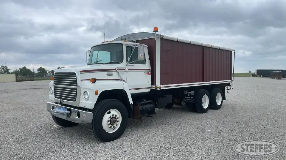 1983 Ford L9000 Grain Truck