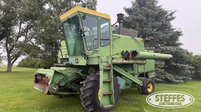 John Deere 7700