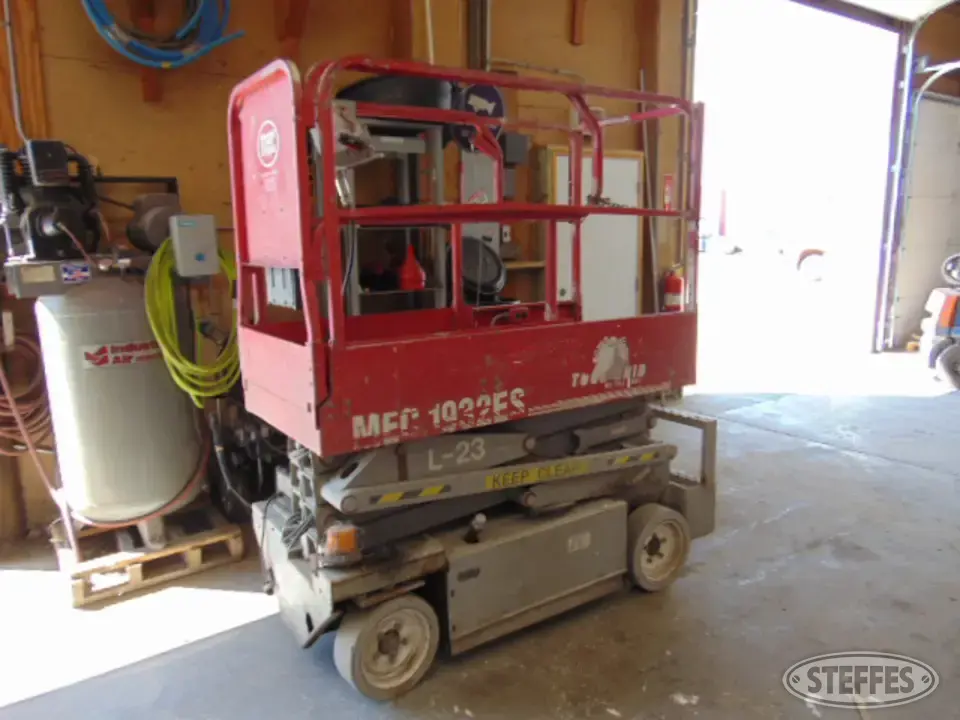 MEC 1932ES Scissor Lift