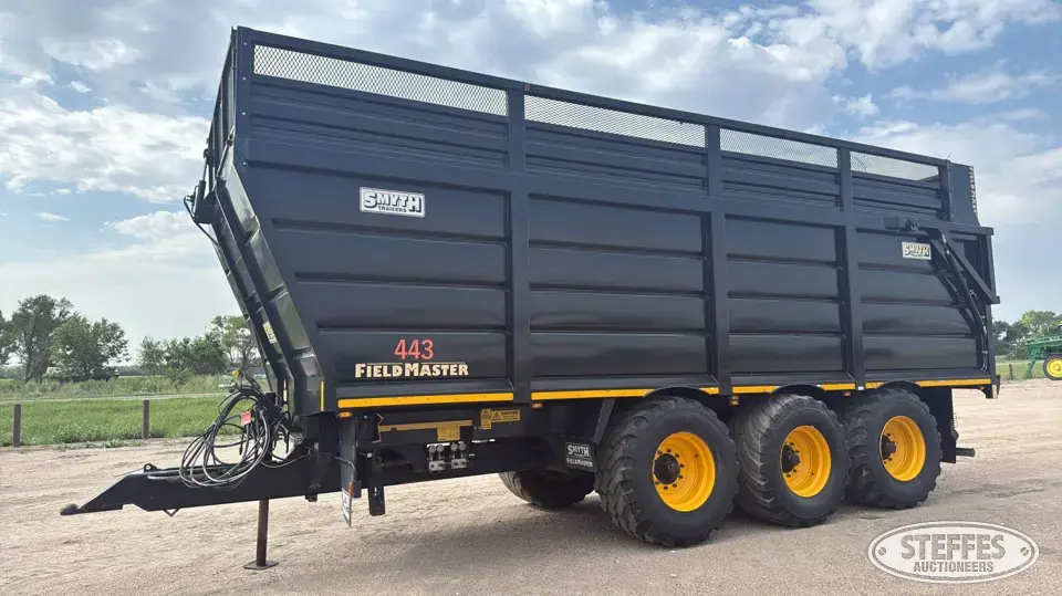 2018 Smyth FieldMaster 26 Super Cube Forage Wagon