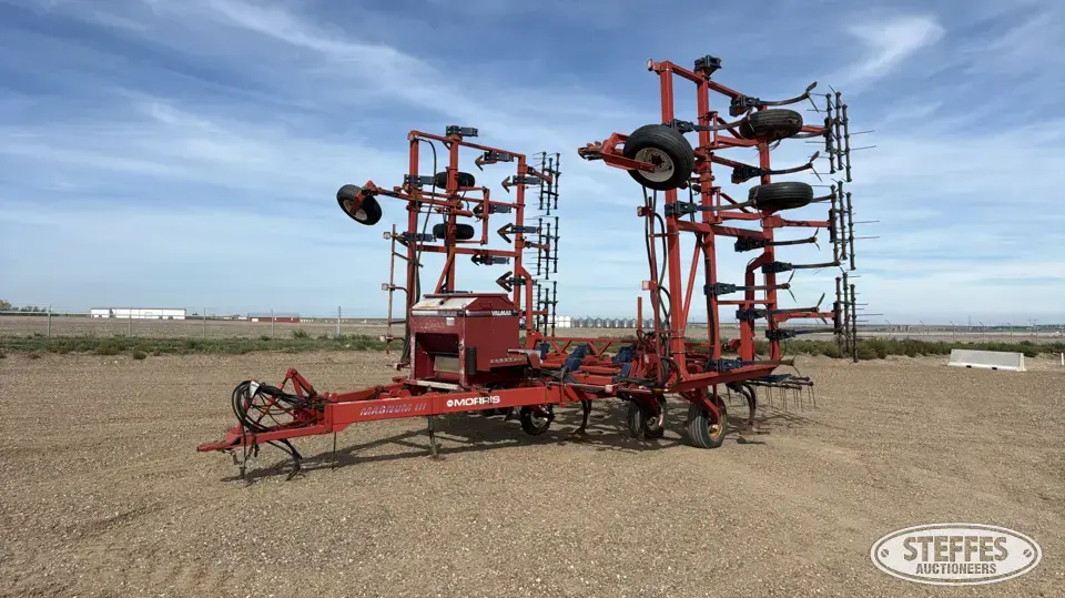 Morris Magnum III CP-840 Field Cultivator