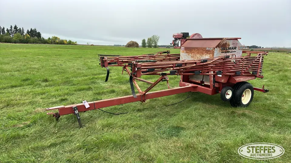 Valmar 245 Pull-Type Dry Spreader