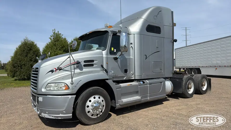 2014 Mack Pinnacle CXU613 Conventional Truck with Sleeper