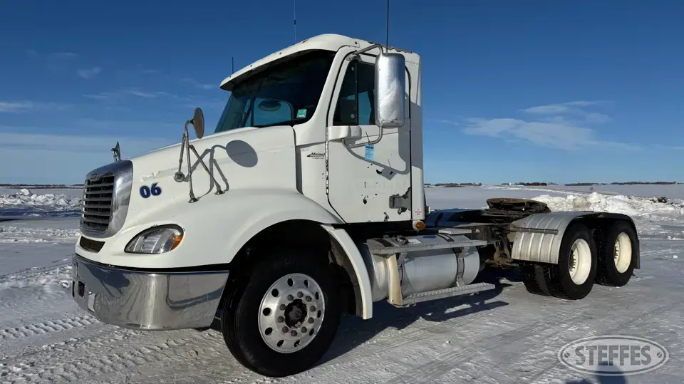 2007 Freightliner Columbia 112 Conventional Truck without Sleeper