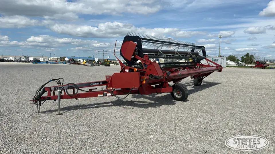 Case IH 8220 Pull-Type Swather