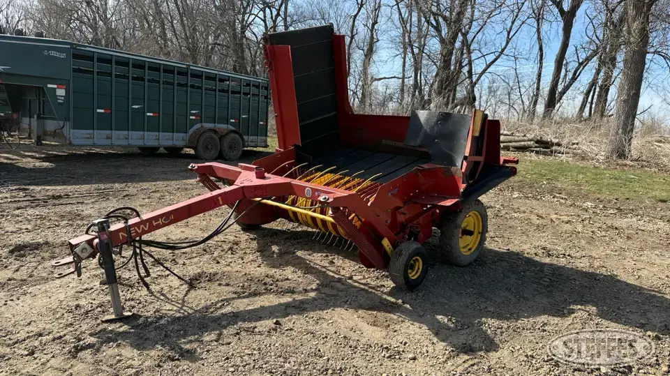 New Holland 166 Bale Handling