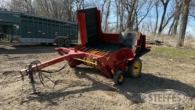 New Holland 166