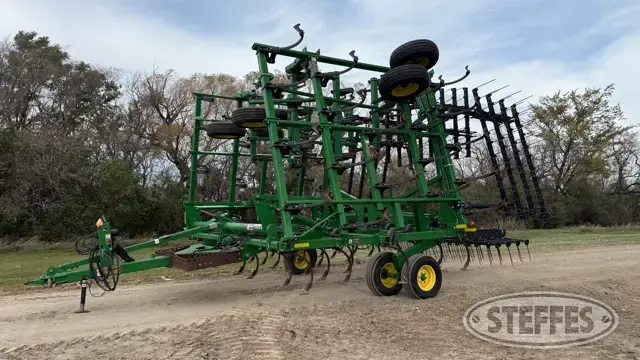 2014 John Deere 2210L
