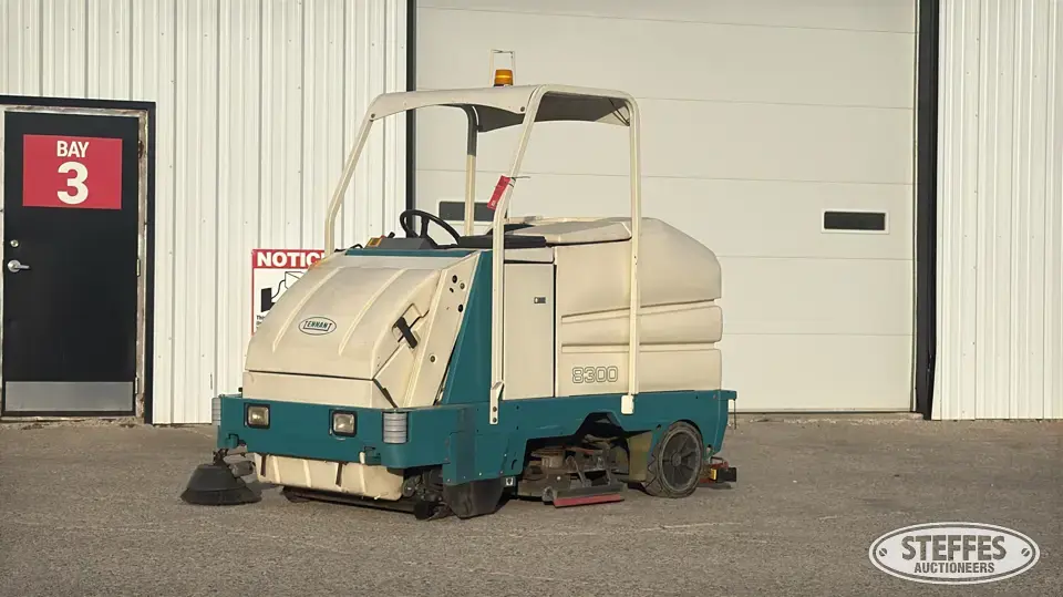 Tennant 8300 Sweeper
