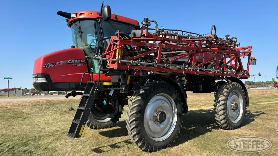 2010 Case IH Patriot 4420 Self-Propelled Sprayer