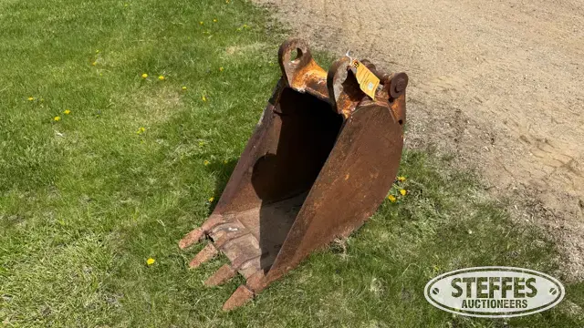 Case loader backhoe bucket