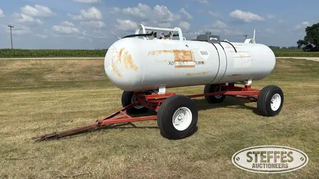 AMF 1,000 gal. NH3 tank