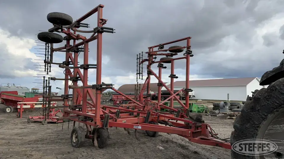 Case IH 5600 Chisel Plow