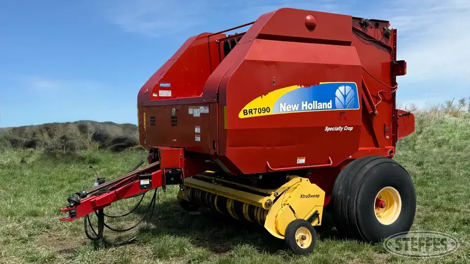 2013 New Holland BR7090 Round Baler